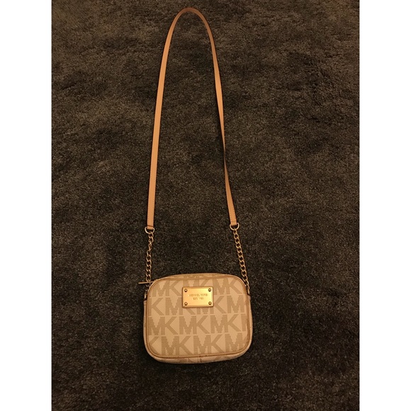 KORS Michael Kors Handbags - 💥FLASH SALE💥 Michael Kors Cross Body Bag